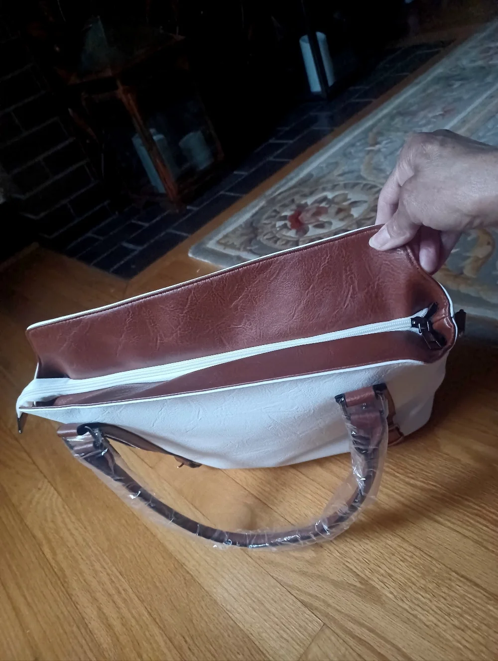 WHITE & BROWN SHOULDER BAG w/GENUINE LEATHER ACCENTS/TRIM-(NEW) - Picture 7 of 10